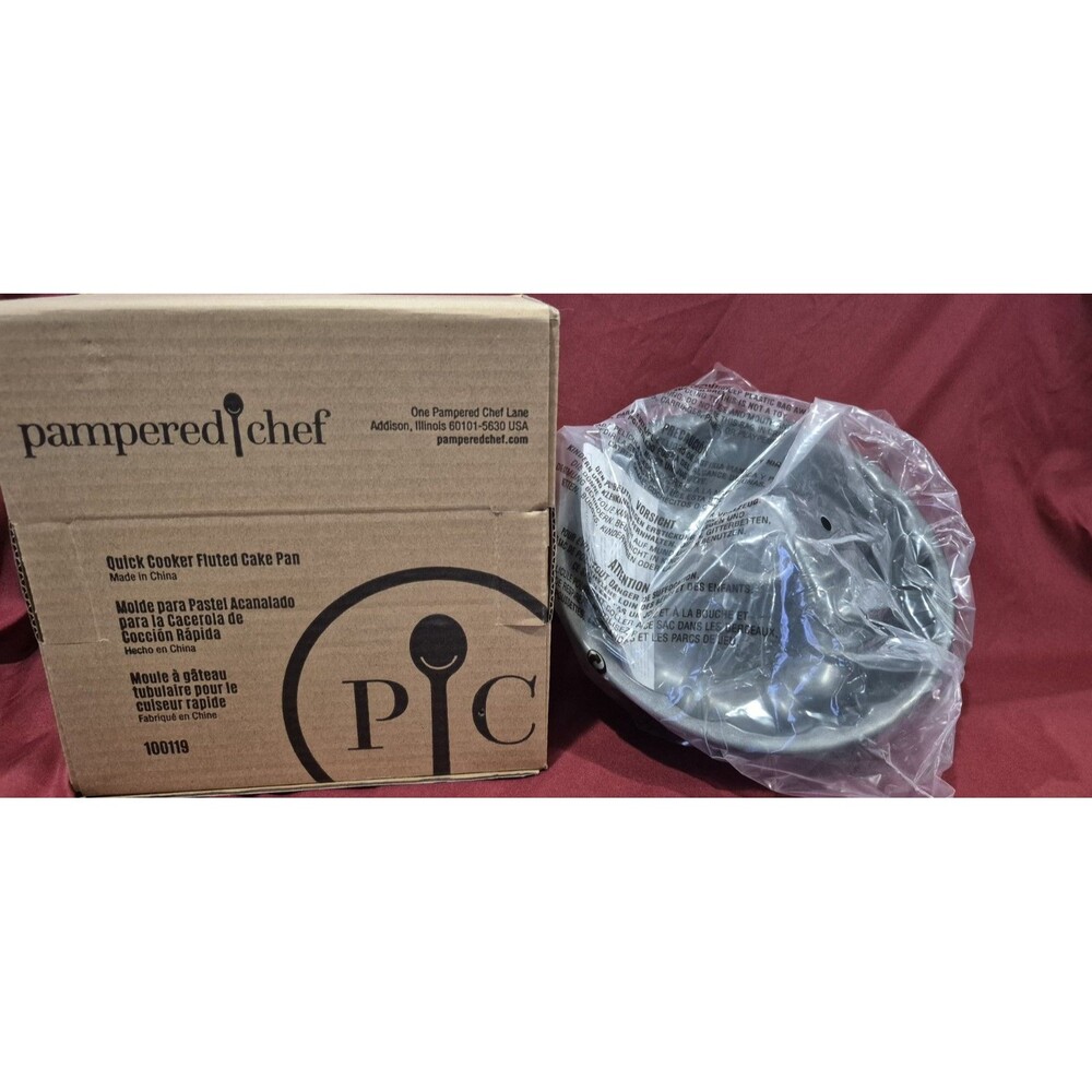 New In Box Pampered Chef - Quick Cooker Fluted Cake Pan #100119 NIB